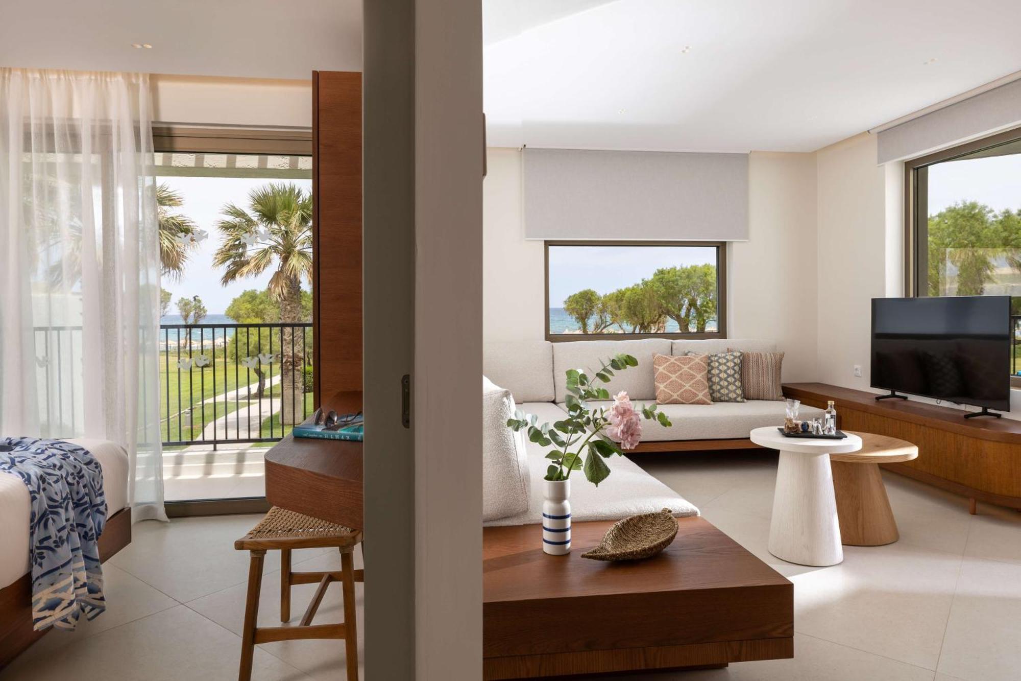 One-Bedroom Suite Sea View